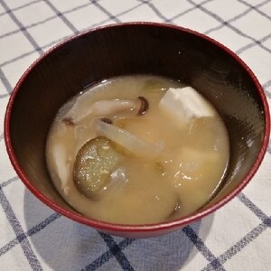 ＊今日のお味噌汁＊なす・新玉ねぎ・しめじ・豆腐